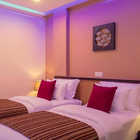 Eleven Trees Maldives Hotel ฮุลฮูมาเล ภายนอก รูปภาพ
