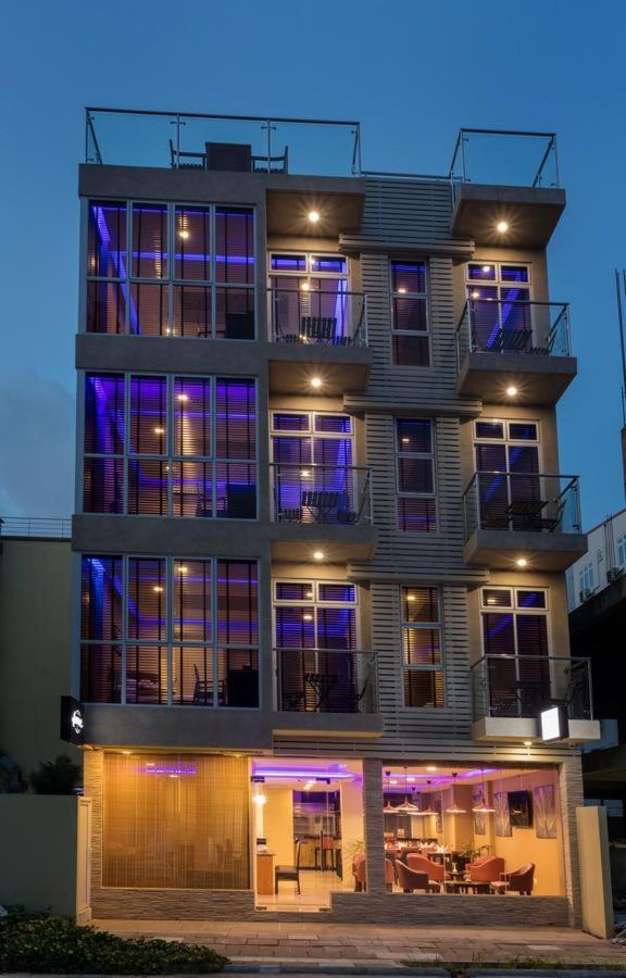 Eleven Trees Maldives Hotel ฮุลฮูมาเล ภายนอก รูปภาพ