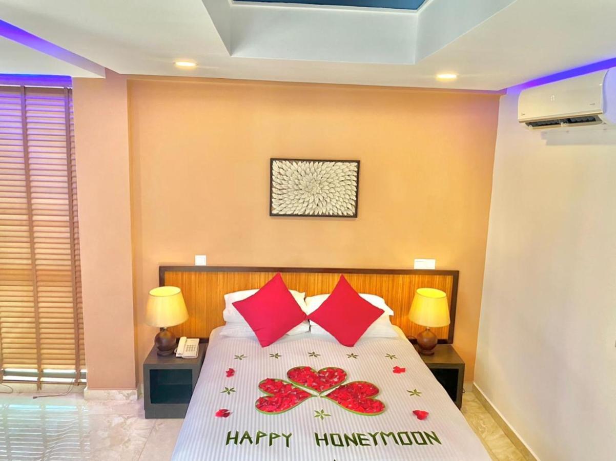 Eleven Trees Maldives Hotel ฮุลฮูมาเล ภายนอก รูปภาพ