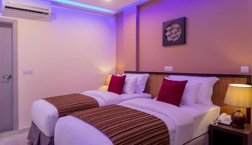 Eleven Trees Maldives Hotel ฮุลฮูมาเล ภายนอก รูปภาพ