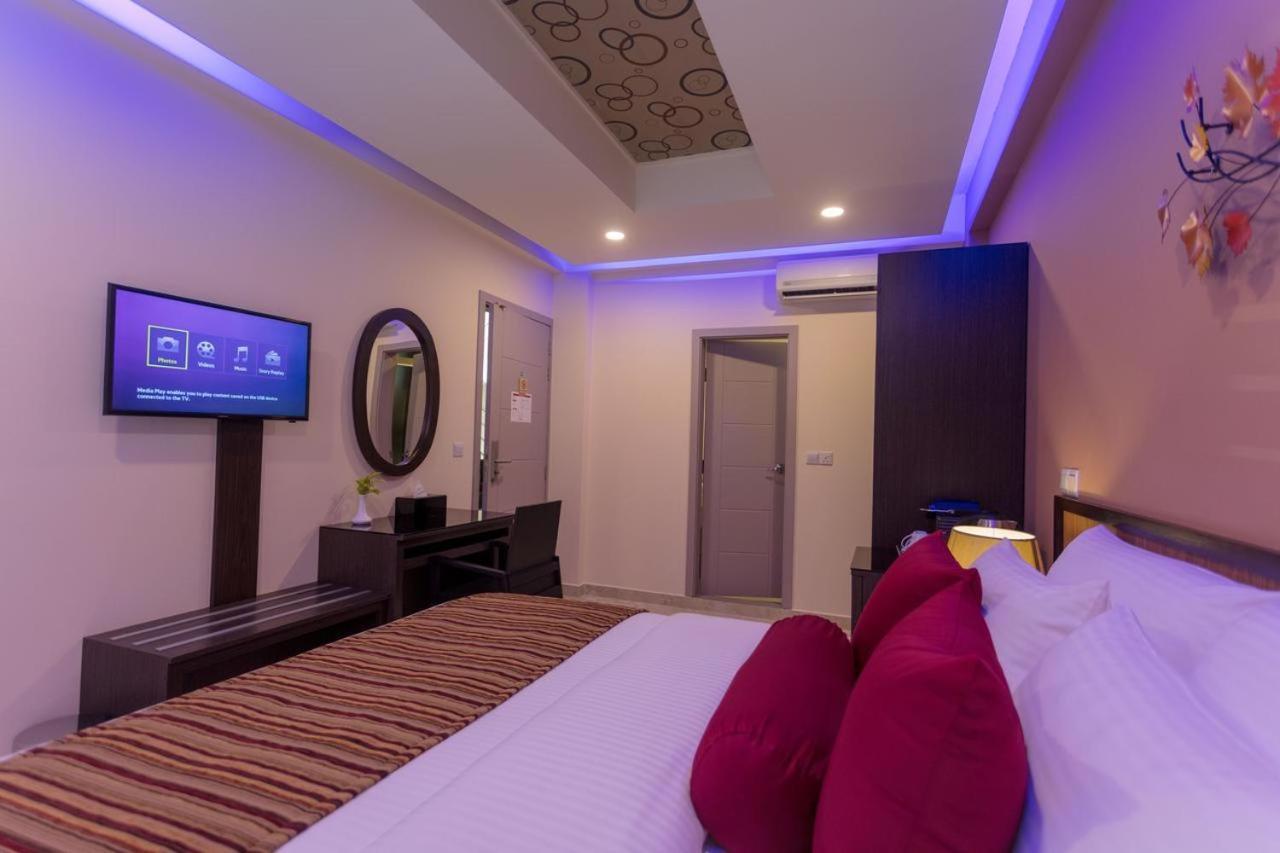 Eleven Trees Maldives Hotel ฮุลฮูมาเล ภายนอก รูปภาพ