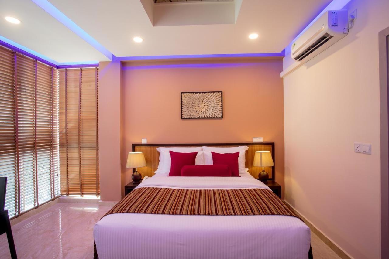 Eleven Trees Maldives Hotel ฮุลฮูมาเล ภายนอก รูปภาพ