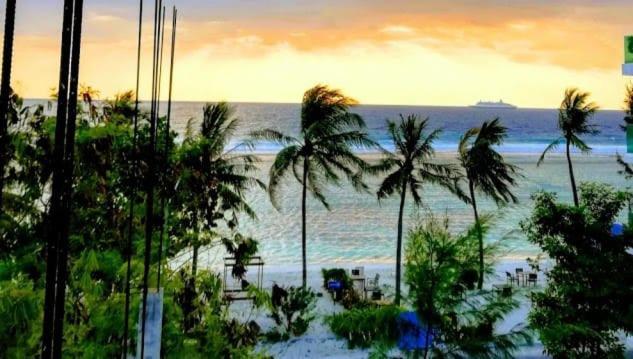 Eleven Trees Maldives Hotel ฮุลฮูมาเล ภายนอก รูปภาพ
